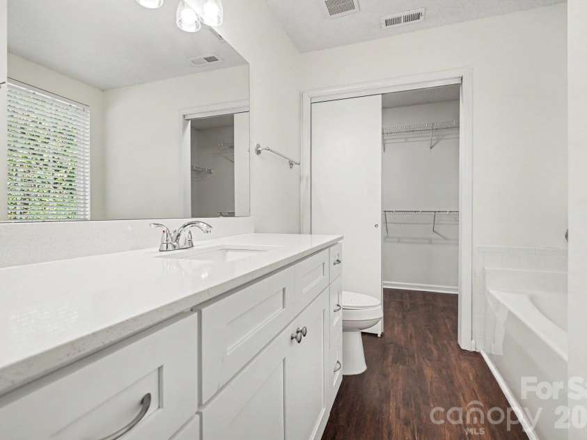 4609 Avalon Forest Lane, Charlotte, NC 28269.  MLS# CAR4430650, YatesRealty ID 54874. 