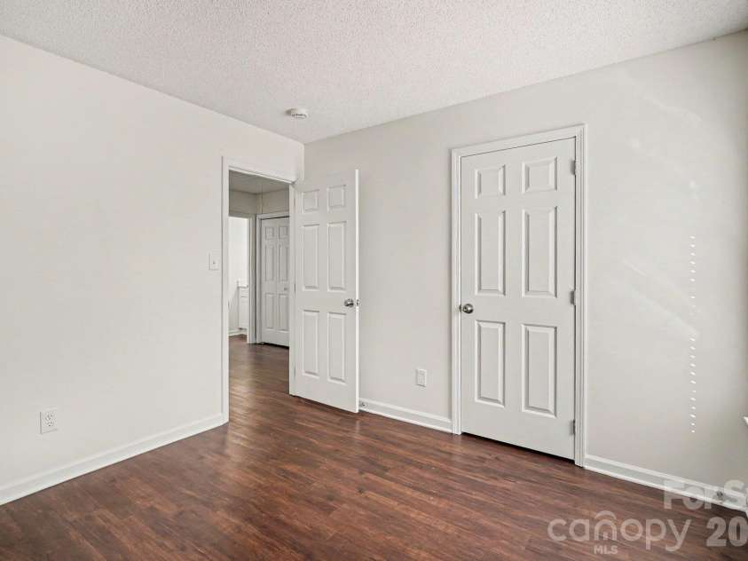 4609 Avalon Forest Lane, Charlotte, NC 28269.  MLS# CAR4430650, YatesRealty ID 54874. 