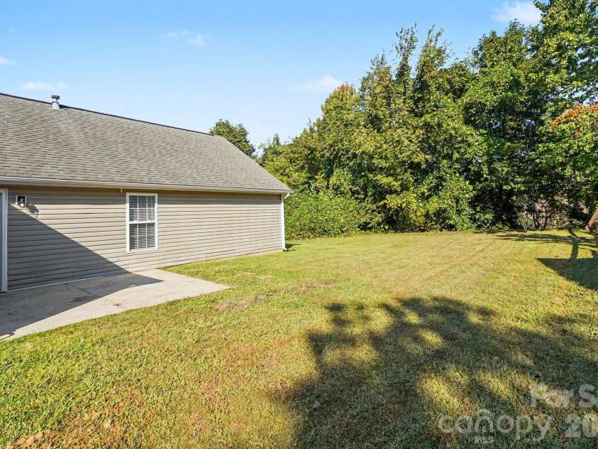 4609 Avalon Forest Lane, Charlotte, NC 28269.  MLS# CAR4430650, YatesRealty ID 54874. 