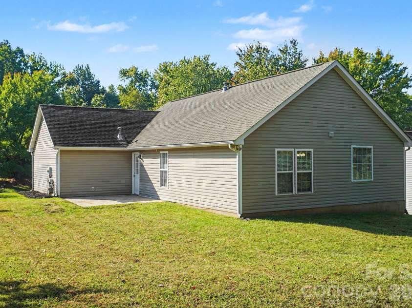 4609 Avalon Forest Lane, Charlotte, NC 28269.  MLS# CAR4430650, YatesRealty ID 54874. 