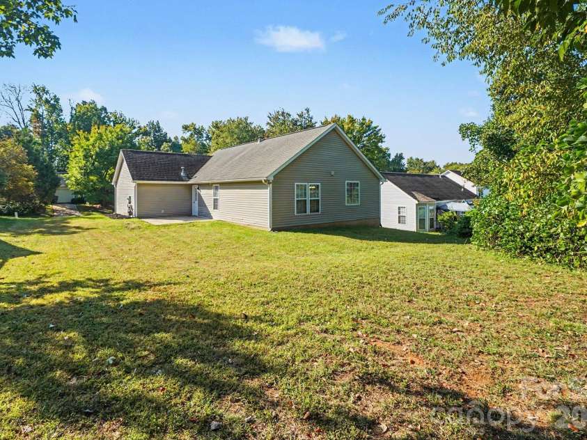 4609 Avalon Forest Lane, Charlotte, NC 28269.  MLS# CAR4430650, YatesRealty ID 54874. 