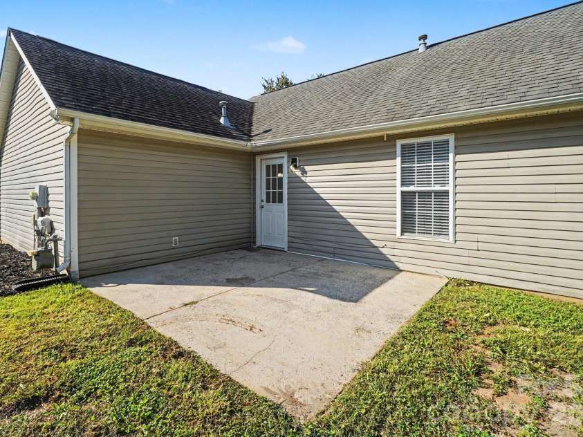 4609 Avalon Forest Lane, Charlotte, NC 28269.  MLS# CAR4430650, YatesRealty ID 54874. 