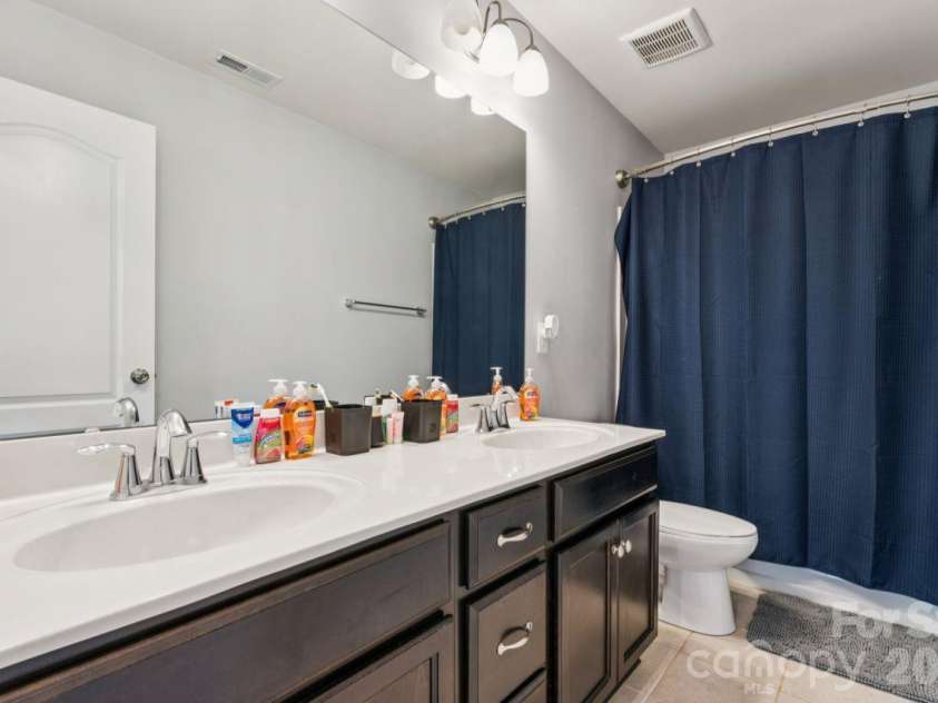 3018 Oakmere Road, Waxhaw, NC 28173.  MLS# CAR4431624, YatesRealty ID 54879. Bathroom 3