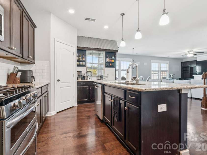 3018 Oakmere Road, Waxhaw, NC 28173.  MLS# CAR4431624, YatesRealty ID 54879. Kitchen
