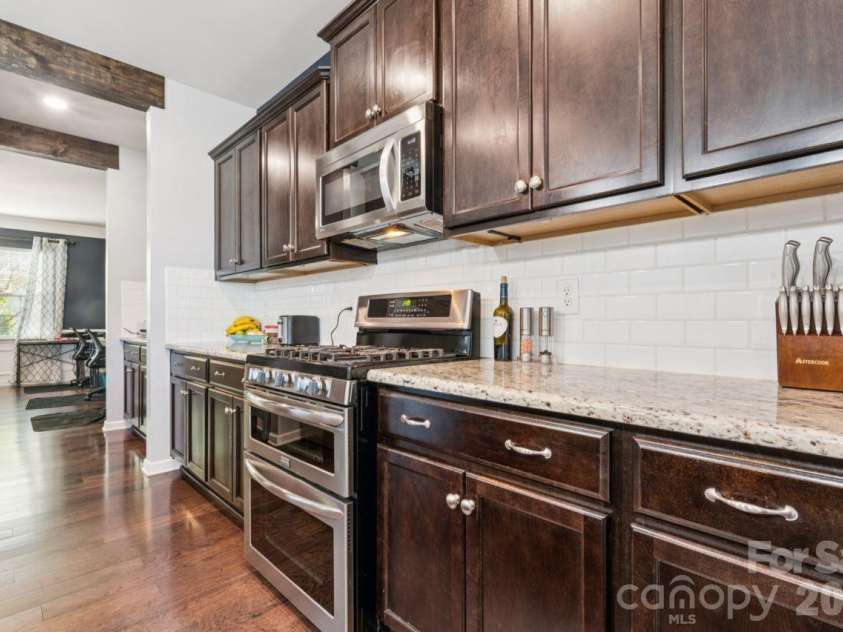 3018 Oakmere Road, Waxhaw, NC 28173.  MLS# CAR4431624, YatesRealty ID 54879. Kitchen