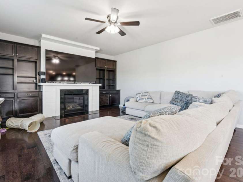 3018 Oakmere Road, Waxhaw, NC 28173.  MLS# CAR4431624, YatesRealty ID 54879. Living Room