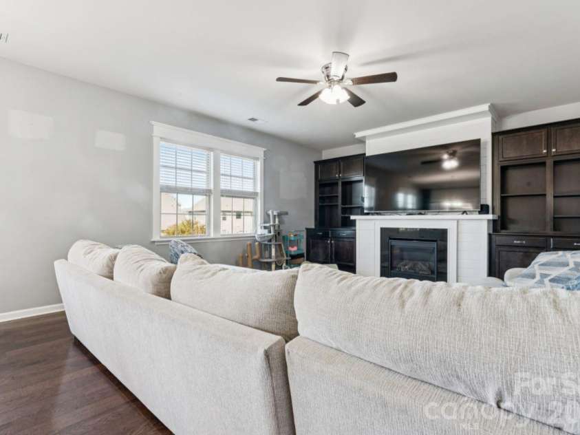 3018 Oakmere Road, Waxhaw, NC 28173.  MLS# CAR4431624, YatesRealty ID 54879. Living Room