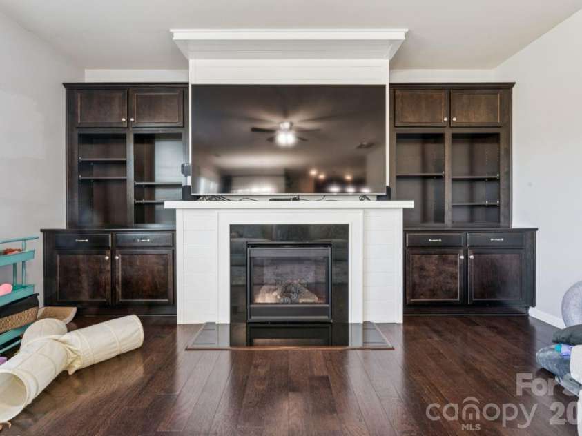3018 Oakmere Road, Waxhaw, NC 28173.  MLS# CAR4431624, YatesRealty ID 54879. Living Room