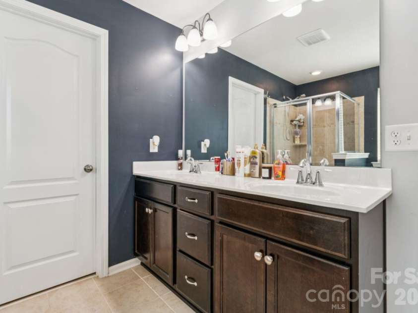 3018 Oakmere Road, Waxhaw, NC 28173.  MLS# CAR4431624, YatesRealty ID 54879. Primary Bathroom