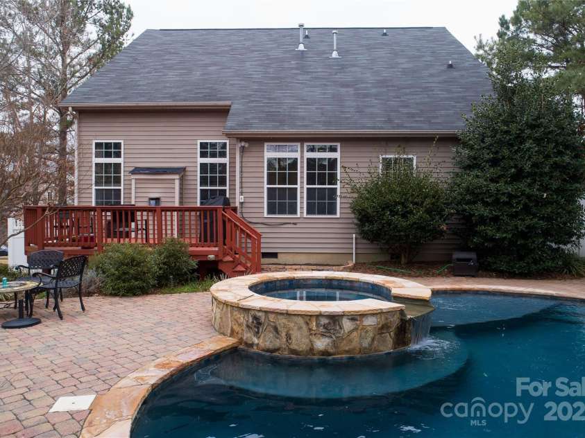 4006 Hickory View Drive, Fort Mill, SC 29707.  MLS# CAR4229187, YatesRealty ID 5488. 