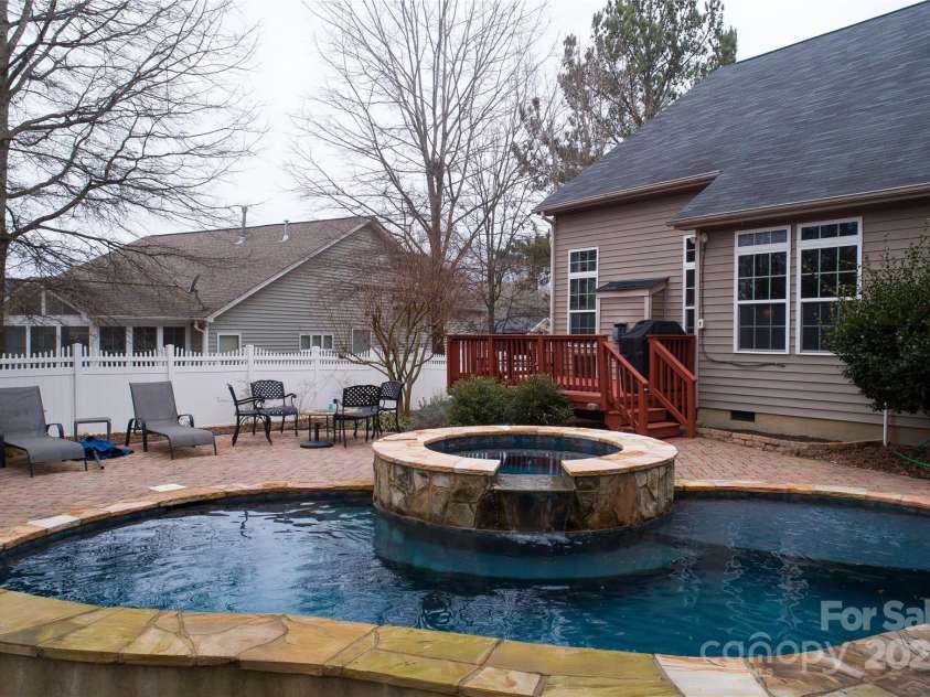 4006 Hickory View Drive, Fort Mill, SC 29707.  MLS# CAR4229187, YatesRealty ID 5488. 