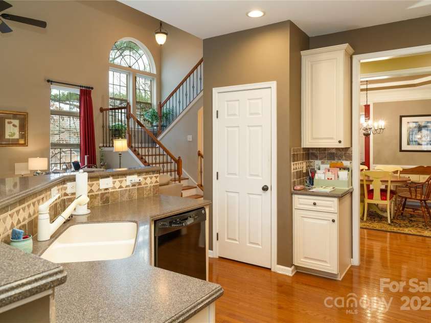4006 Hickory View Drive, Fort Mill, SC 29707.  MLS# CAR4229187, YatesRealty ID 5488. 