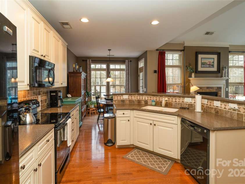 4006 Hickory View Drive, Fort Mill, SC 29707.  MLS# CAR4229187, YatesRealty ID 5488. 