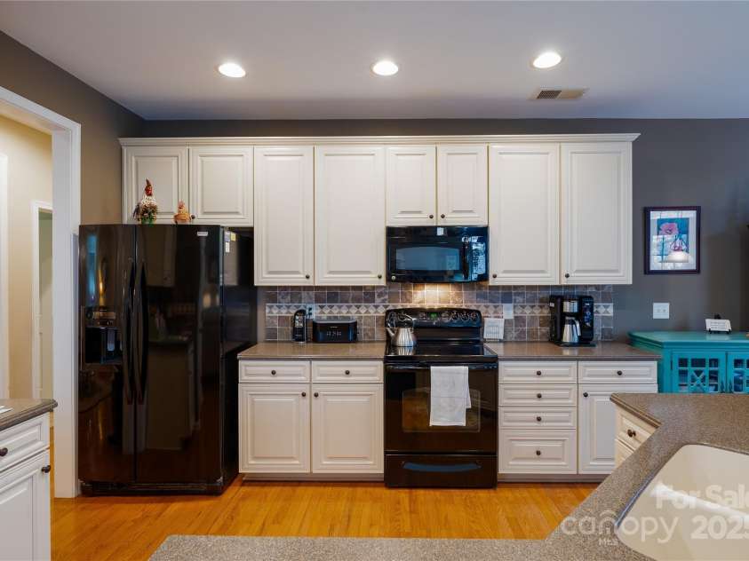 4006 Hickory View Drive, Fort Mill, SC 29707.  MLS# CAR4229187, YatesRealty ID 5488. 