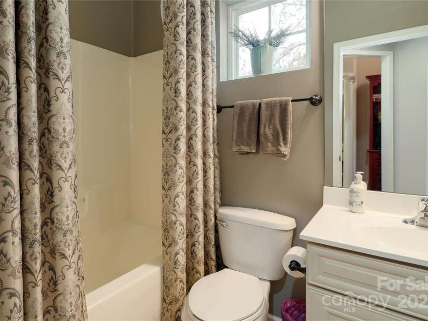 4006 Hickory View Drive, Fort Mill, SC 29707.  MLS# CAR4229187, YatesRealty ID 5488. 