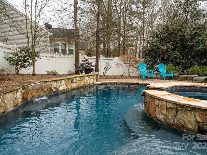 4006 Hickory View Drive, Fort Mill, SC 29707.  MLS# CAR4229187, YatesRealty ID 5488. 