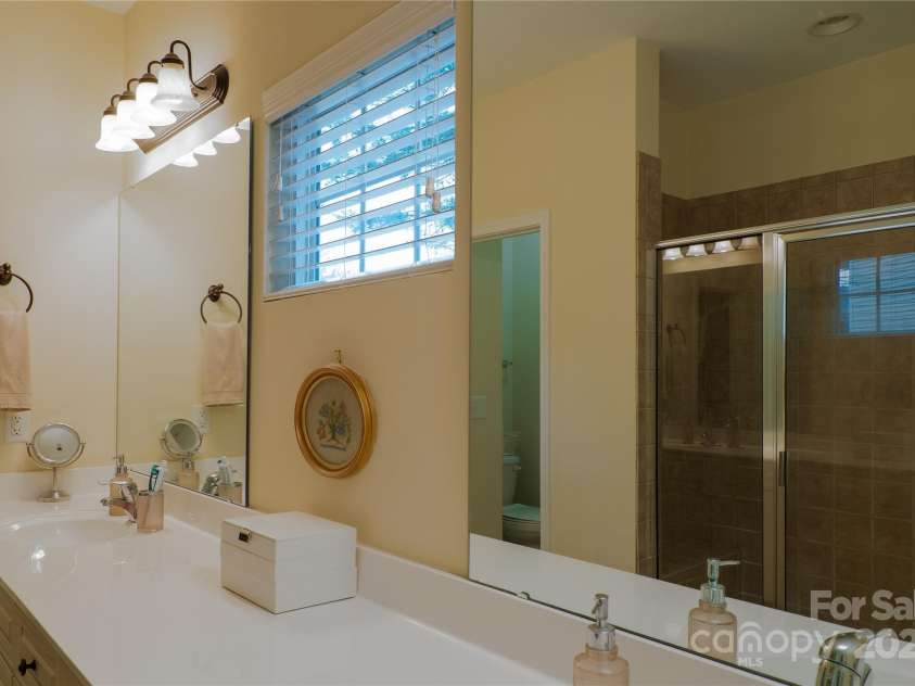 4006 Hickory View Drive, Fort Mill, SC 29707.  MLS# CAR4229187, YatesRealty ID 5488. 