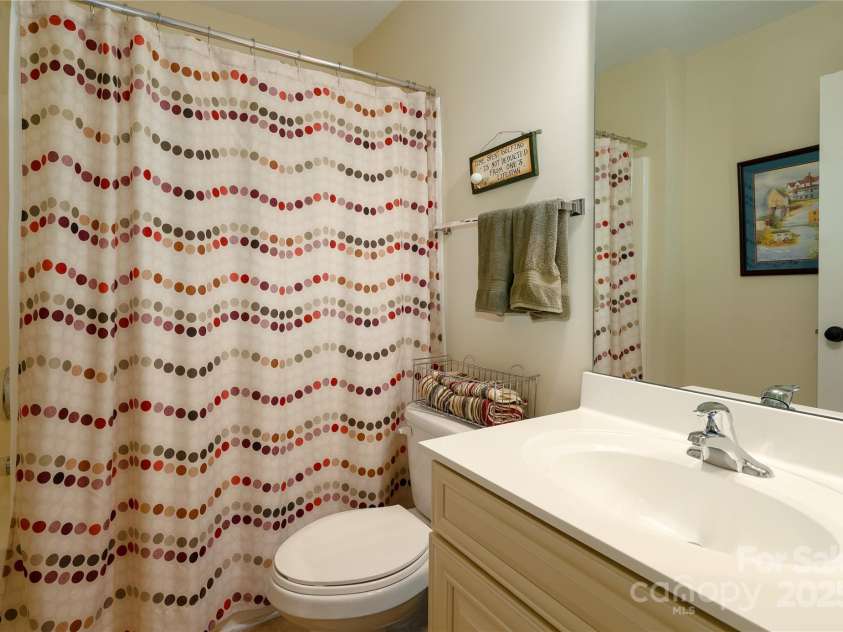 4006 Hickory View Drive, Fort Mill, SC 29707.  MLS# CAR4229187, YatesRealty ID 5488. 