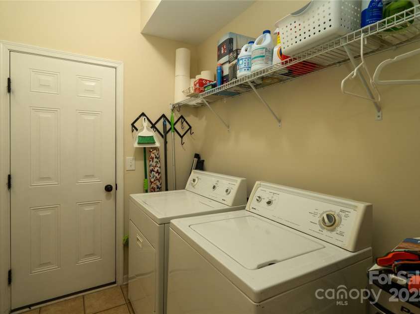4006 Hickory View Drive, Fort Mill, SC 29707.  MLS# CAR4229187, YatesRealty ID 5488. 