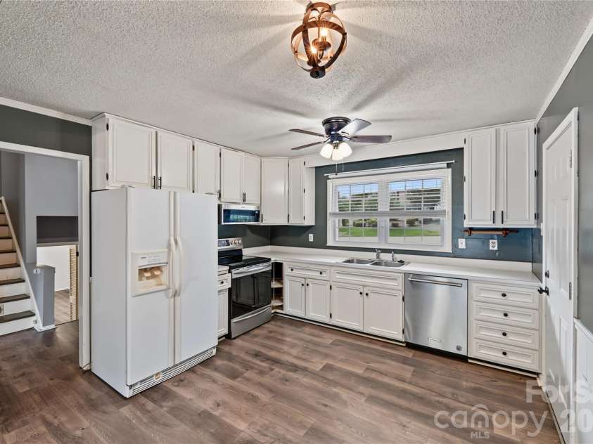 206 King Henry Lane, Gastonia, NC 28056.  MLS# CAR4431460, YatesRealty ID 54883. 