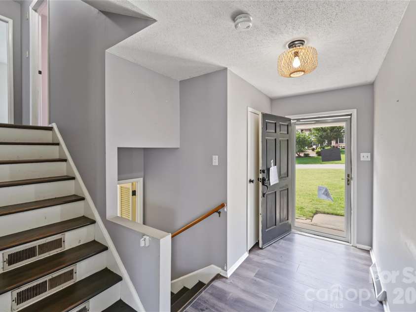206 King Henry Lane, Gastonia, NC 28056.  MLS# CAR4431460, YatesRealty ID 54883. 