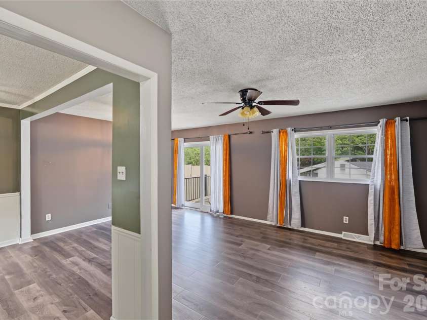 206 King Henry Lane, Gastonia, NC 28056.  MLS# CAR4431460, YatesRealty ID 54883. 