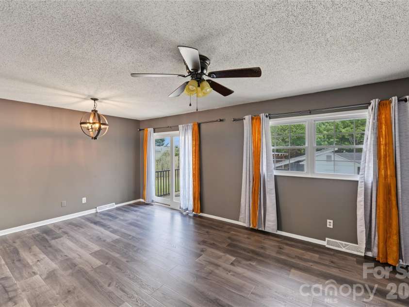 206 King Henry Lane, Gastonia, NC 28056.  MLS# CAR4431460, YatesRealty ID 54883. 