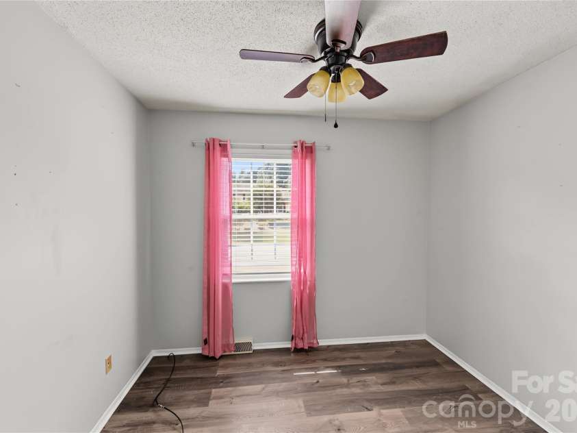 206 King Henry Lane, Gastonia, NC 28056.  MLS# CAR4431460, YatesRealty ID 54883. 