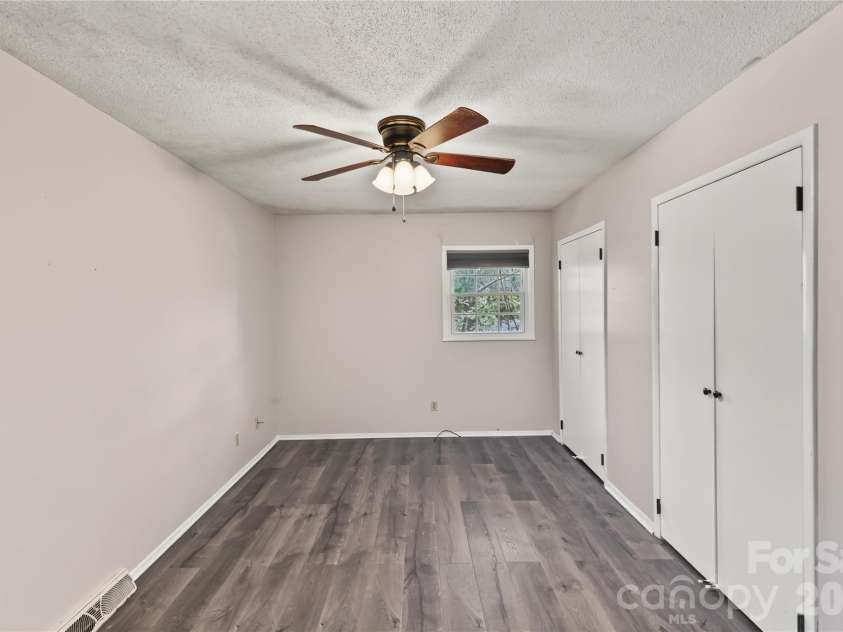 206 King Henry Lane, Gastonia, NC 28056.  MLS# CAR4431460, YatesRealty ID 54883. 