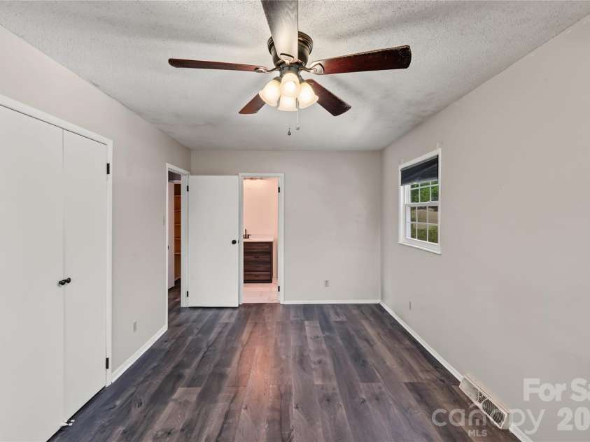 206 King Henry Lane, Gastonia, NC 28056.  MLS# CAR4431460, YatesRealty ID 54883. 