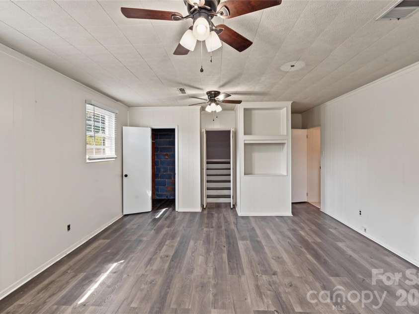 206 King Henry Lane, Gastonia, NC 28056.  MLS# CAR4431460, YatesRealty ID 54883. 