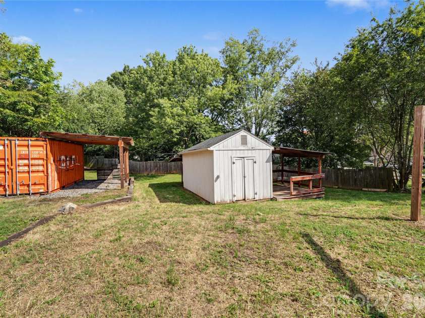 206 King Henry Lane, Gastonia, NC 28056.  MLS# CAR4431460, YatesRealty ID 54883. 