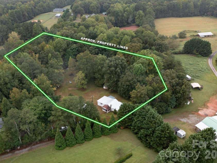 6958 NC Hwy 9 Highway, Columbus, NC 28722.  MLS# CAR4429914, YatesRealty ID 54884. 