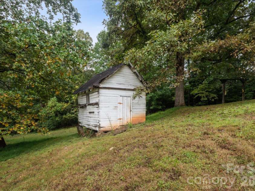 6958 NC Hwy 9 Highway, Columbus, NC 28722.  MLS# CAR4429914, YatesRealty ID 54884. 