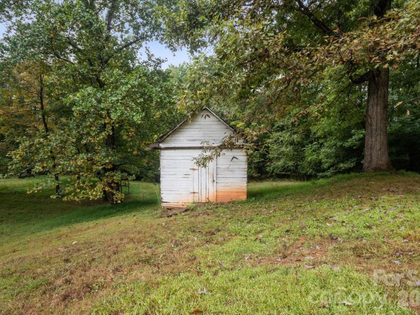 6958 NC Hwy 9 Highway, Columbus, NC 28722.  MLS# CAR4429914, YatesRealty ID 54884. 