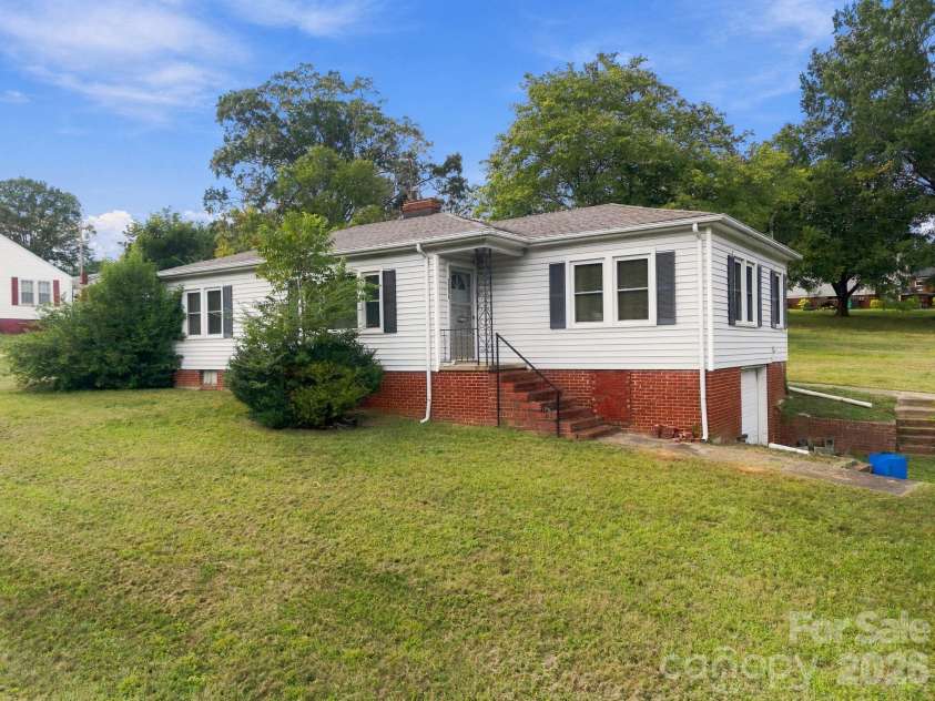 2204 Main Street, Albemarle, NC 28001.  MLS# CAR4431673, YatesRealty ID 54889. 