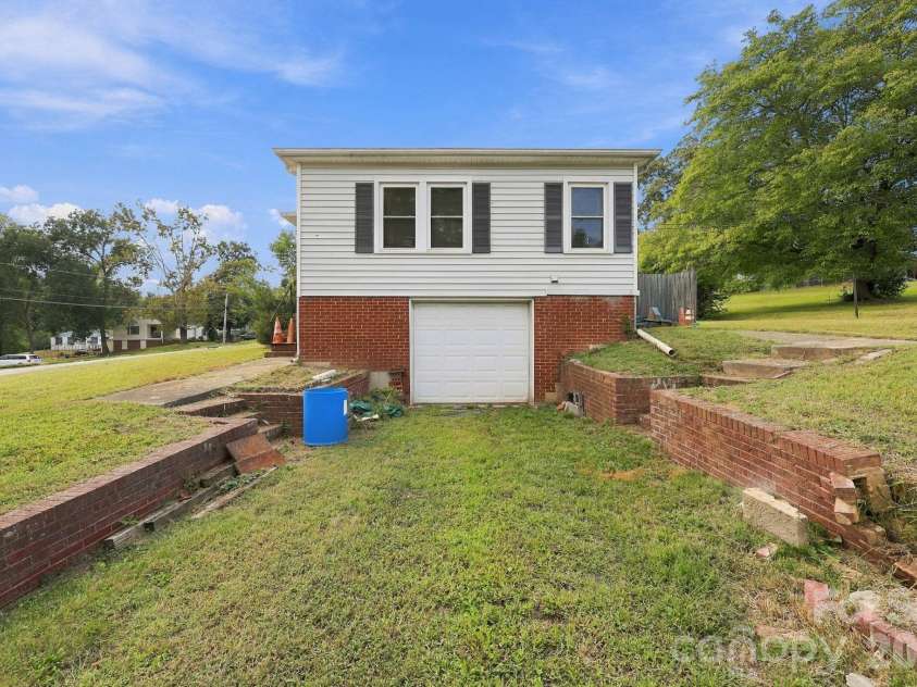 2204 Main Street, Albemarle, NC 28001.  MLS# CAR4431673, YatesRealty ID 54889. 
