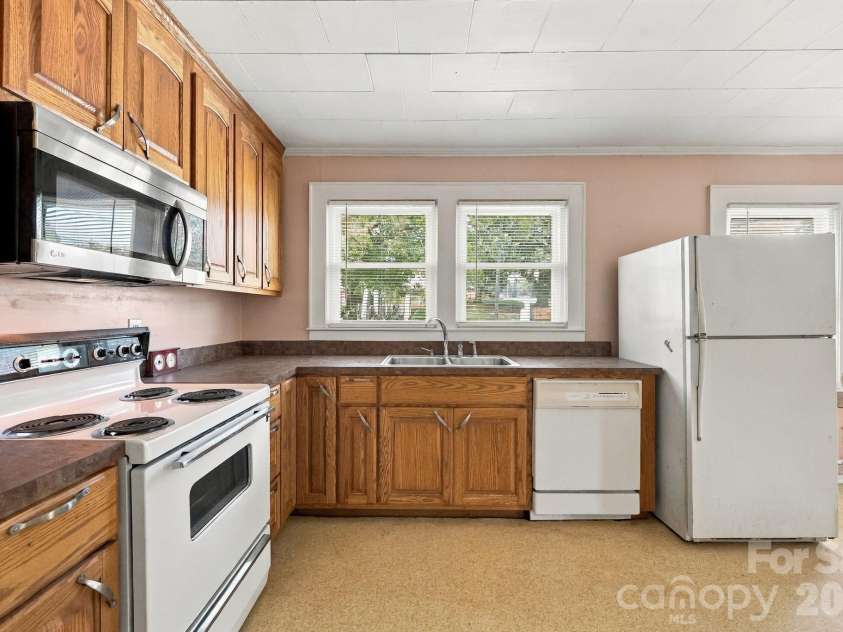 2204 Main Street, Albemarle, NC 28001.  MLS# CAR4431673, YatesRealty ID 54889. 
