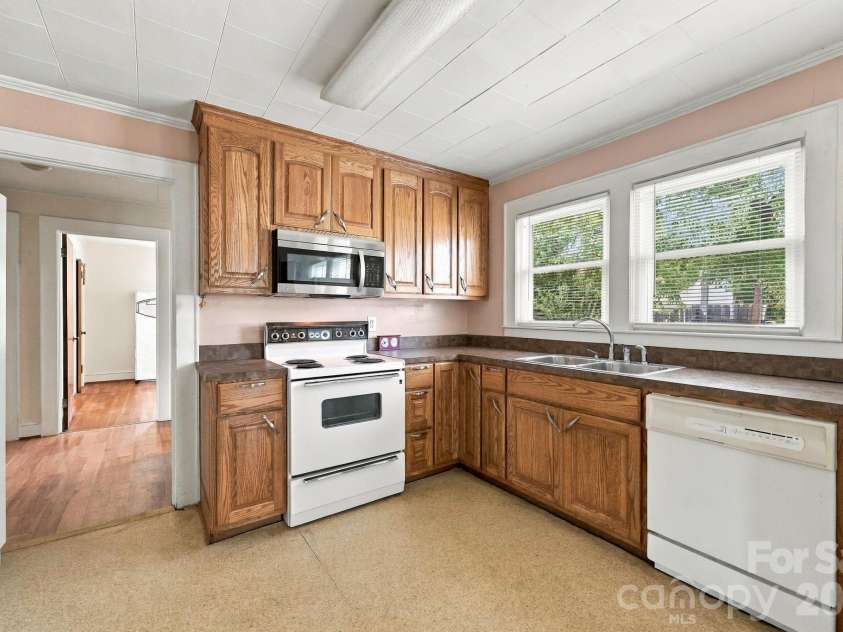 2204 Main Street, Albemarle, NC 28001.  MLS# CAR4431673, YatesRealty ID 54889. 