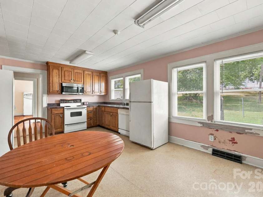 2204 Main Street, Albemarle, NC 28001.  MLS# CAR4431673, YatesRealty ID 54889. 