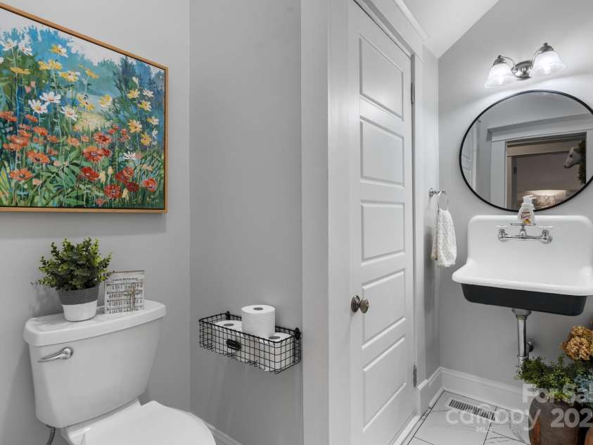 704 Main Avenue, Newton, NC 28658.  MLS# CAR4275934, YatesRealty ID 5489. 1/2 bath