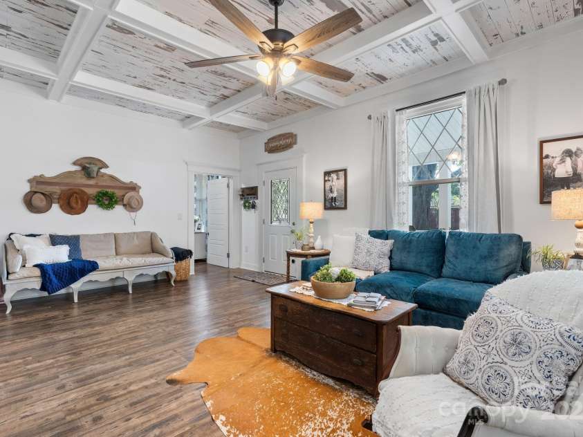 704 Main Avenue, Newton, NC 28658.  MLS# CAR4275934, YatesRealty ID 5489. 