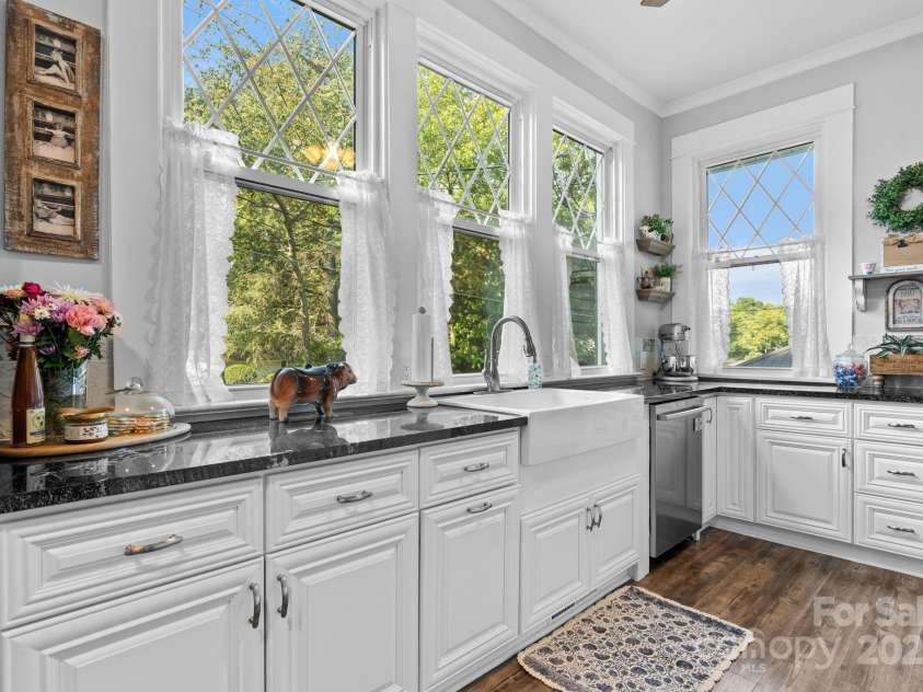 704 Main Avenue, Newton, NC 28658.  MLS# CAR4275934, YatesRealty ID 5489. 