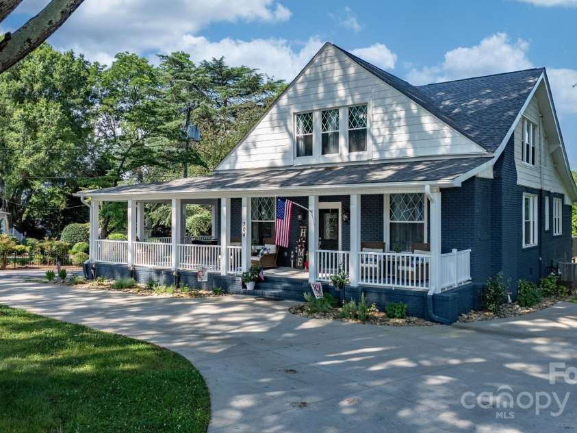 704 Main Avenue, Newton, NC 28658.  MLS# CAR4275934, YatesRealty ID 5489. 