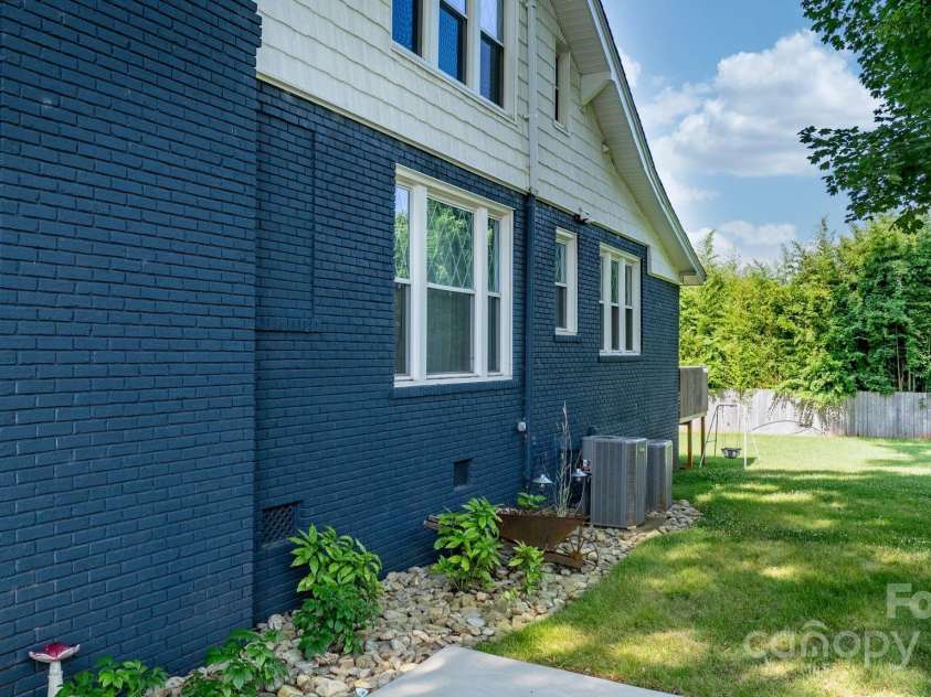 704 Main Avenue, Newton, NC 28658.  MLS# CAR4275934, YatesRealty ID 5489. 