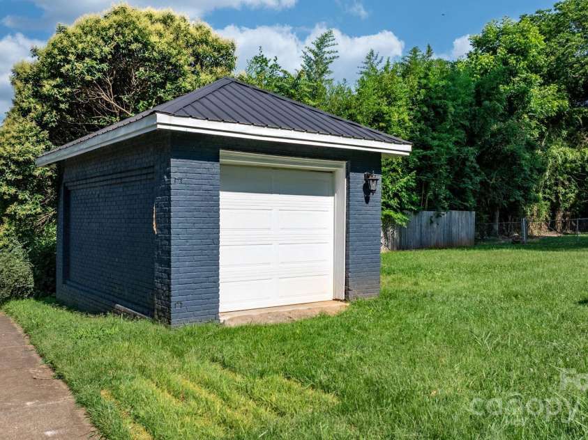 704 Main Avenue, Newton, NC 28658.  MLS# CAR4275934, YatesRealty ID 5489. 