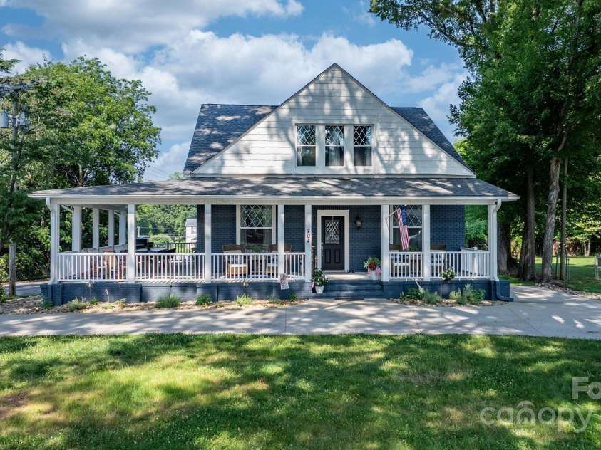 704 Main Avenue, Newton, NC 28658.  MLS# CAR4275934, YatesRealty ID 5489. 