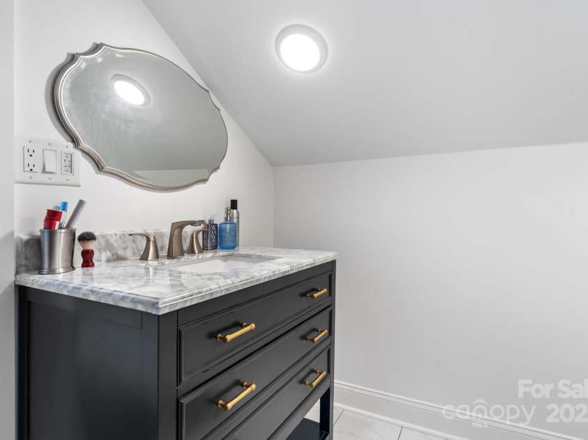 704 Main Avenue, Newton, NC 28658.  MLS# CAR4275934, YatesRealty ID 5489. Full Hall bath