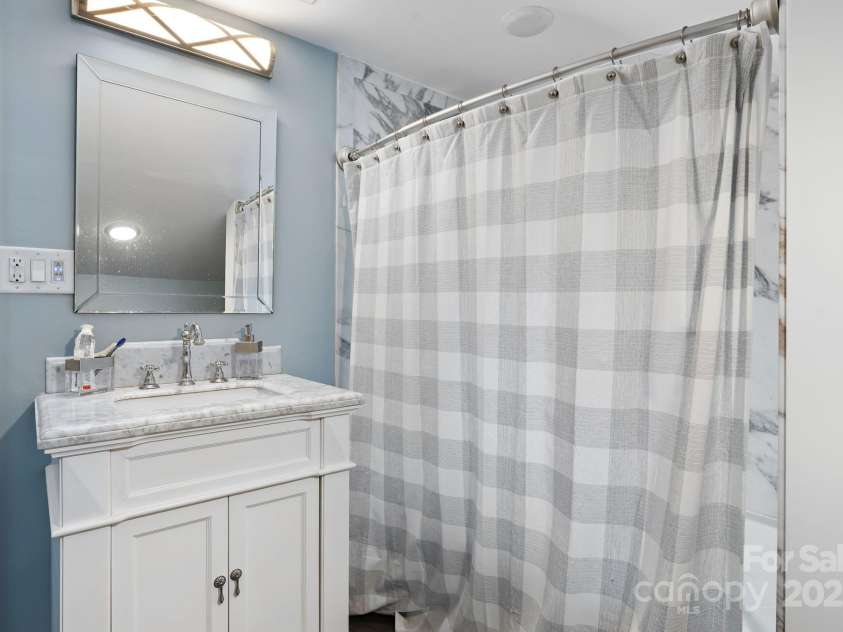 704 Main Avenue, Newton, NC 28658.  MLS# CAR4275934, YatesRealty ID 5489. Upstairs private bath in 4th bedroom.