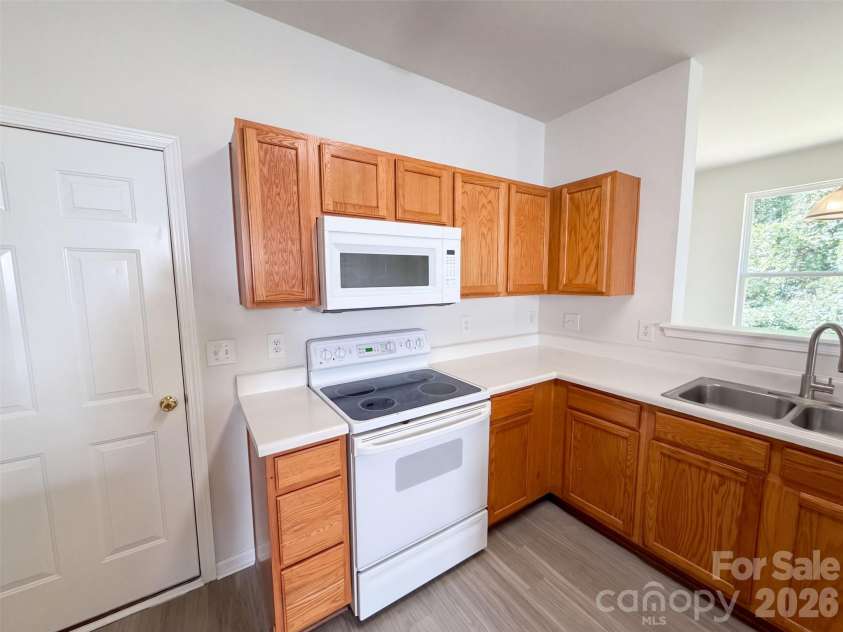 4735 Nijinsky Court, Charlotte, NC 28216.  MLS# CAR4431711, YatesRealty ID 54896. 